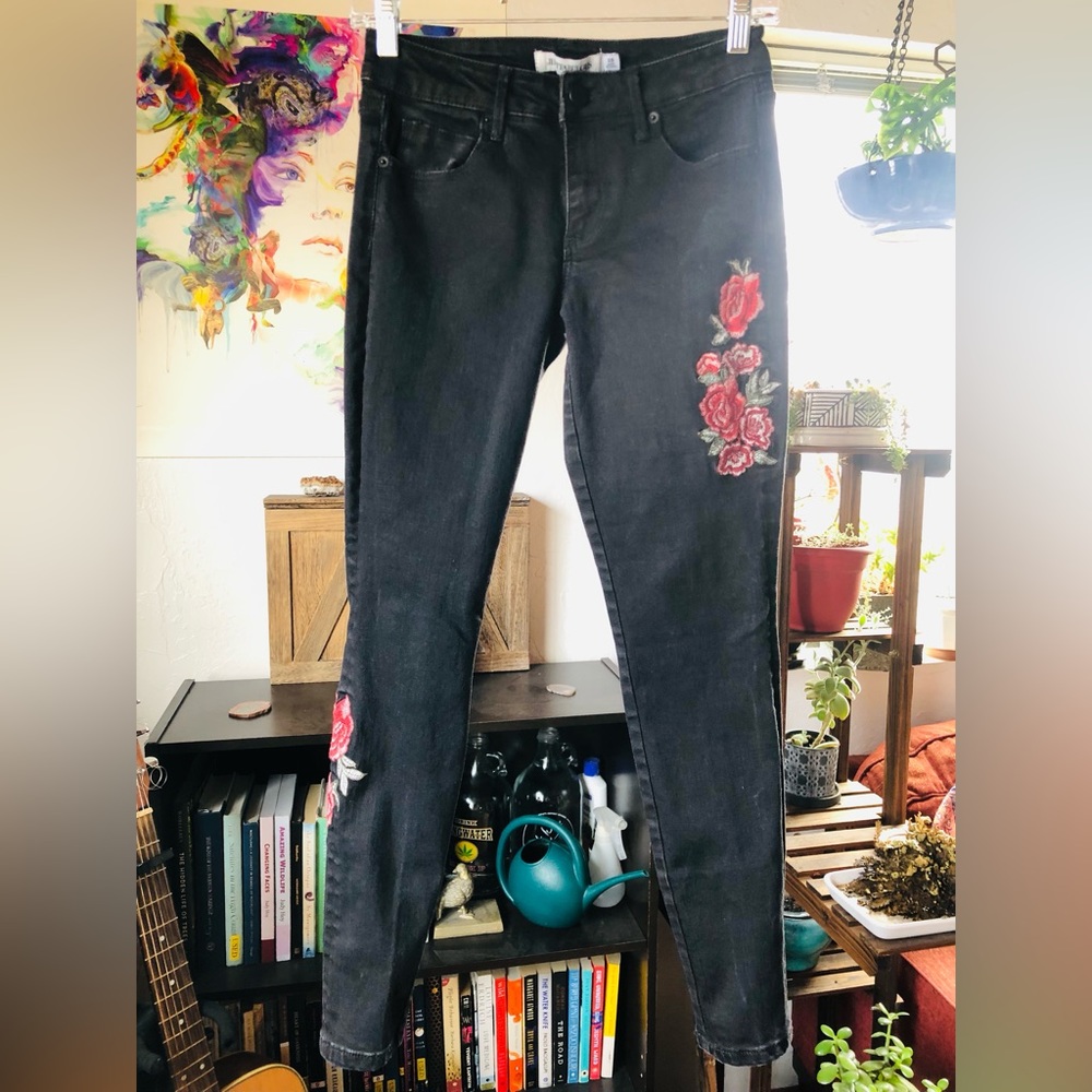 Rose Embroidered Black Skinny Jeans